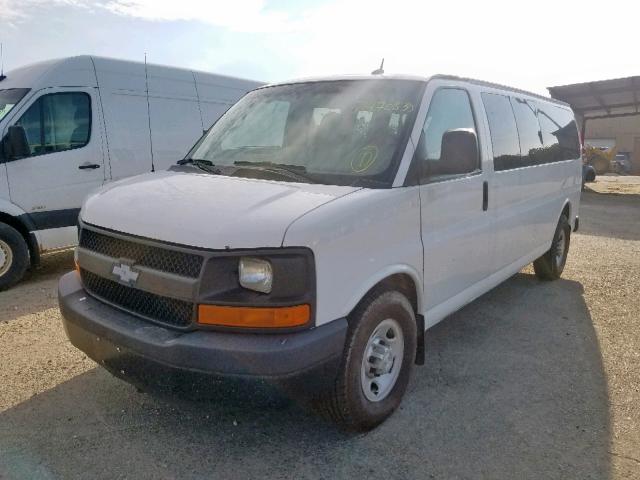 1GAZGZFG4F1221933 - 2015 CHEVROLET EXPRESS G3 WHITE photo 2