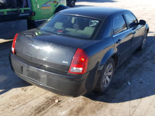 2C3LA43R76H514061 - 2006 CHRYSLER 300 BLACK photo 4