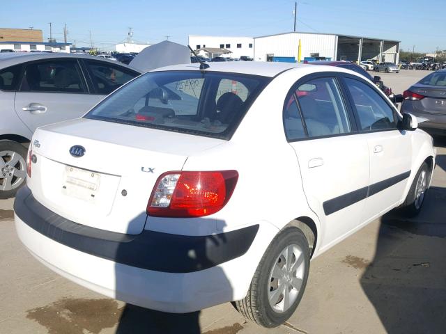 KNADE123286321768 - 2008 KIA RIO BASE WHITE photo 4