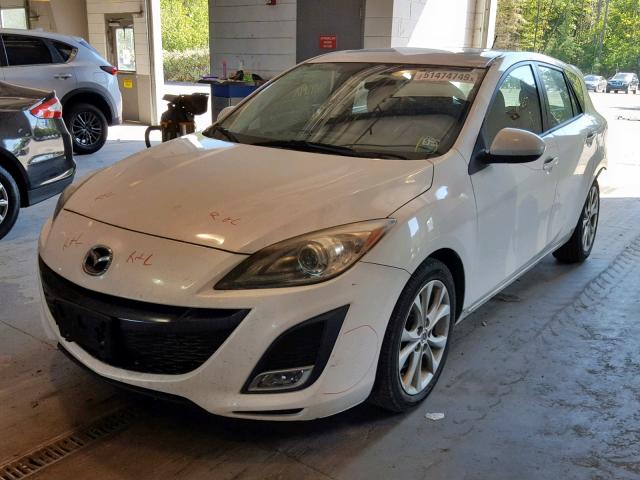 JM1BL1K66B1426800 - 2011 MAZDA 3 S WHITE photo 2