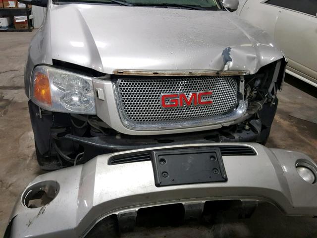 1GKES63MX82235544 - 2008 GMC ENVOY DENA SILVER photo 9