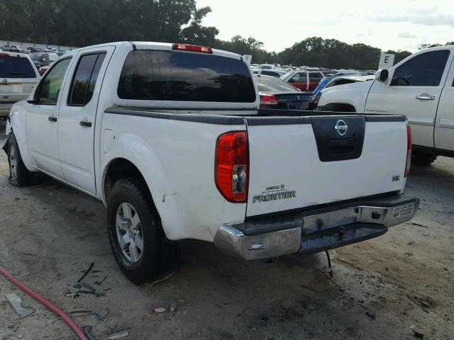 1N6AD07U08C405641 - 2008 NISSAN FRONTIER C WHITE photo 3