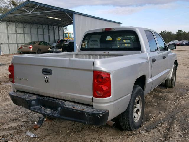 1D7HE28K25S329287 - 2005 DODGE DAKOTA QUA SILVER photo 4