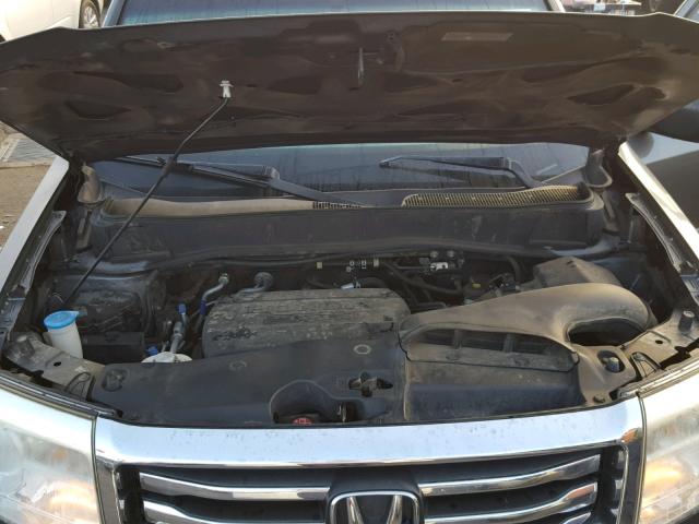 5FNYF3H23CB019463 - 2012 HONDA PILOT LX GRAY photo 7