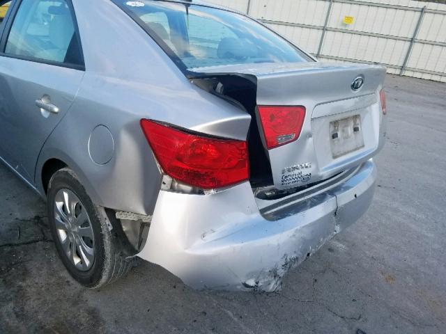 KNAFU4A21B5390017 - 2011 KIA FORTE EX SILVER photo 9