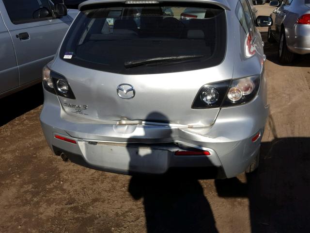 JM1BK143571616021 - 2007 MAZDA 3 HATCHBAC GRAY photo 9