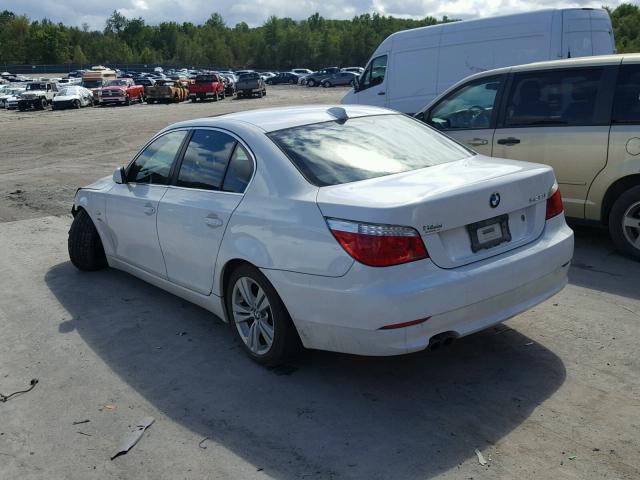 WBANV13569C152054 - 2009 BMW 528 XI WHITE photo 3