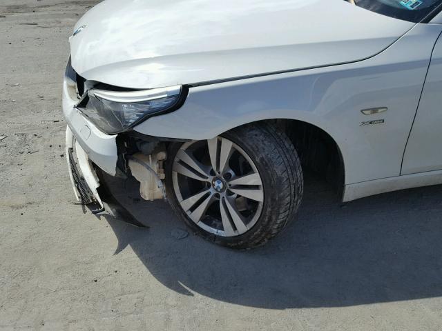 WBANV13569C152054 - 2009 BMW 528 XI WHITE photo 9