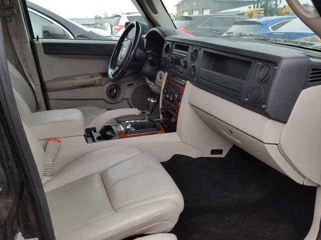 1J8HG58236C139766 - 2006 JEEP COMMANDER BLACK photo 5