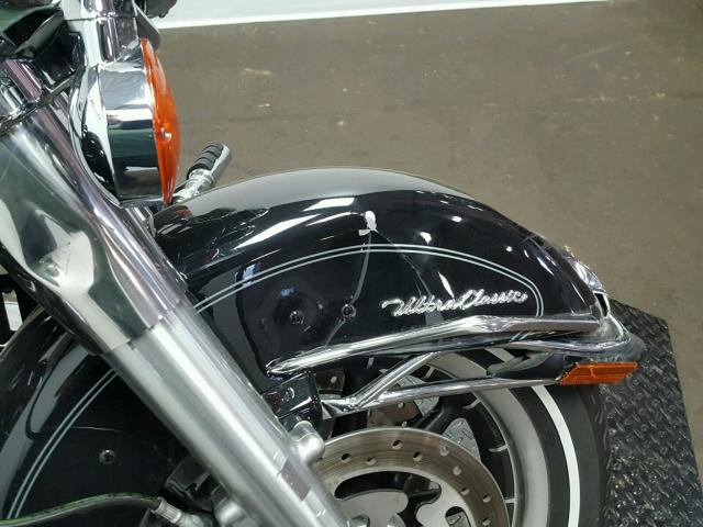 1HD1FC4178Y630133 - 2008 HARLEY-DAVIDSON FLHTCUI BLACK photo 17