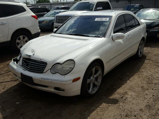 WDBRF61J04E016335 - 2004 MERCEDES-BENZ C 240 WHITE photo 2