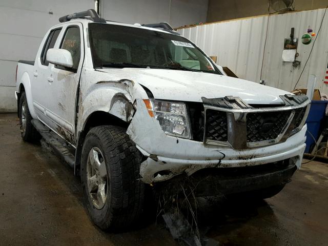 1N6AD07W36C455884 - 2006 NISSAN FRONTIER C WHITE photo 1