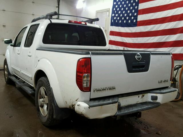 1N6AD07W36C455884 - 2006 NISSAN FRONTIER C WHITE photo 3