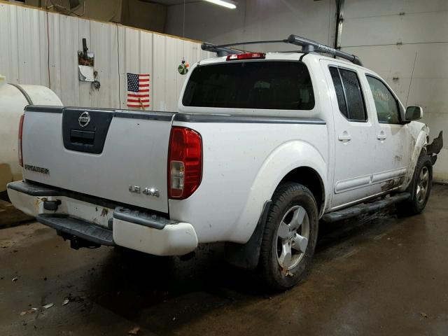 1N6AD07W36C455884 - 2006 NISSAN FRONTIER C WHITE photo 4