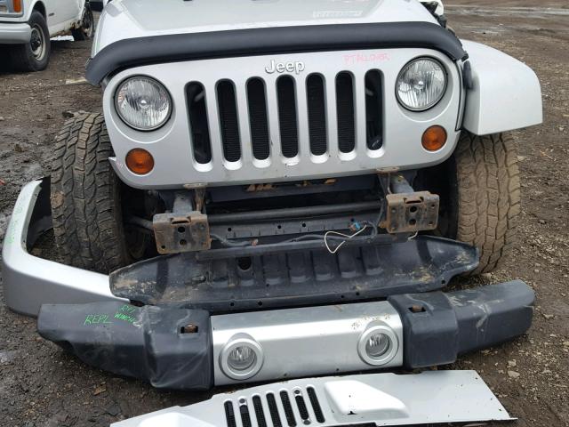 1J8FA54179L737921 - 2009 JEEP WRANGLER S SILVER photo 9