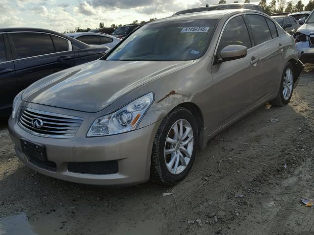 JNKCV61E49M302374 - 2009 INFINITI G37 BASE GOLD photo 2