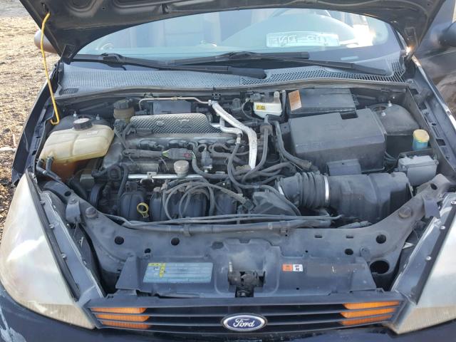 3FAFP37Z94R117017 - 2004 FORD FOCUS ZX5 BLACK photo 7