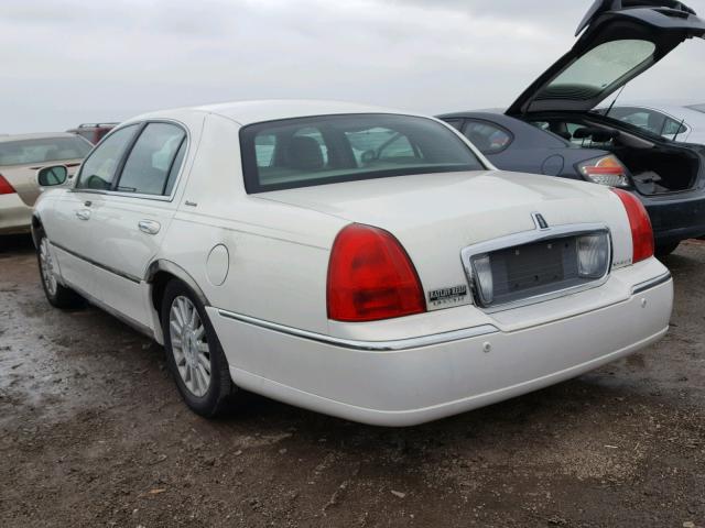 1LNHM82W83Y618787 - 2003 LINCOLN TOWN CAR S WHITE photo 3