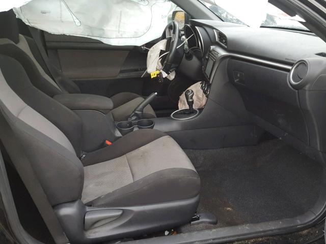JTKJF5C79GJ017756 - 2016 TOYOTA SCION TC 黑色 照片 5