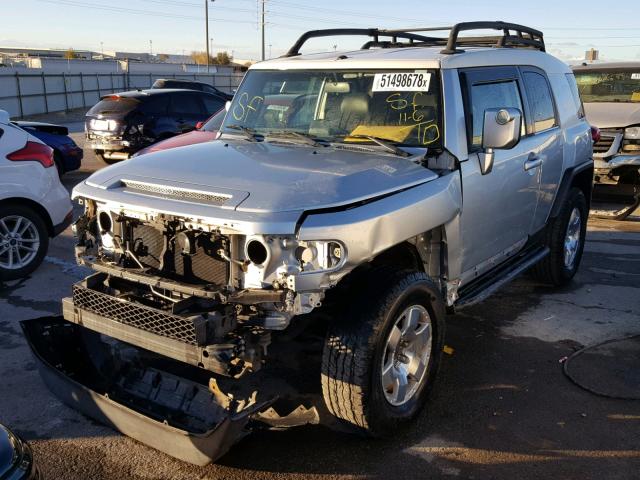 JTEBU11F570026928 - 2007 TOYOTA FJ CRUISER SILVER photo 2