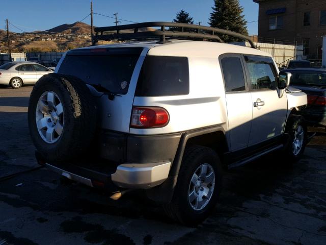 JTEBU11F570026928 - 2007 TOYOTA FJ CRUISER SILVER photo 4