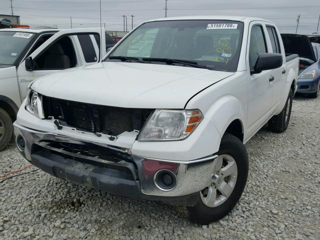 1N6AD0ER0AC427918 - 2010 NISSAN FRONTIER C WHITE photo 2