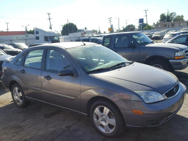 1FAHP34N97W271576 - 2007 FORD FOCUS ZX4 GRAY photo 1