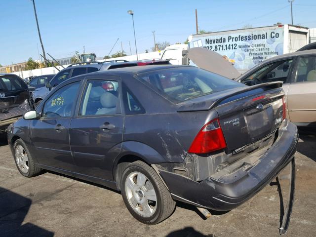 1FAHP34N97W271576 - 2007 FORD FOCUS ZX4 GRAY photo 3