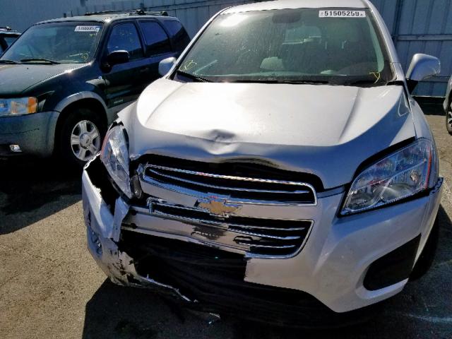 3GNCJKSBXGL128089 - 2016 CHEVROLET TRAX LS SILVER photo 9