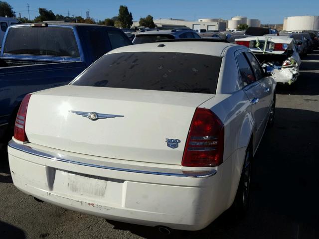 2C3KA63H56H519564 - 2006 CHRYSLER 300C WHITE photo 4