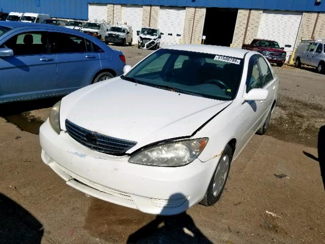 4T1BE30K55U434956 - 2005 TOYOTA CAMRY LE WHITE photo 2