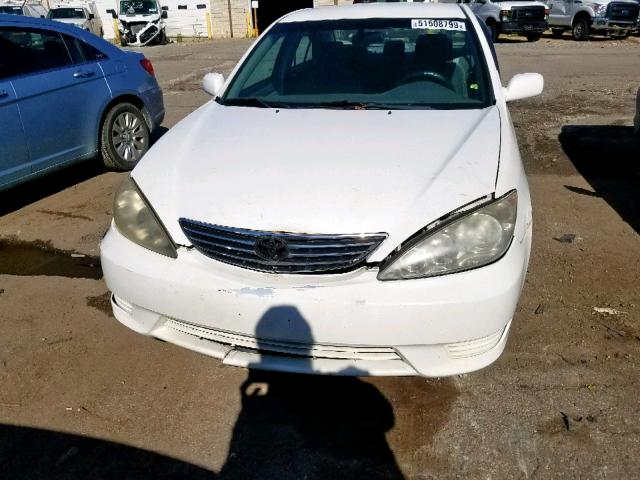 4T1BE30K55U434956 - 2005 TOYOTA CAMRY LE WHITE photo 7