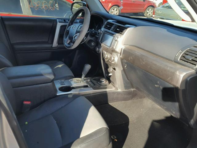 JTEBU5JR6G5283455 - 2016 TOYOTA 4RUNNER SR 银色 照片 5