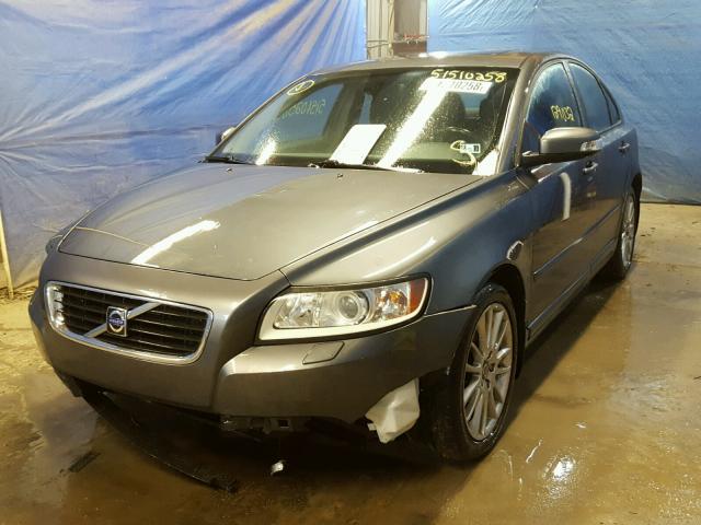 YV1390MS9A2491571 - 2010 VOLVO S40 2.4I GRAY photo 2