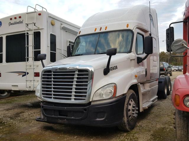 1FUJGLDR7DLBH2628 - 2013 FREIGHTLINER CASCADIA 1 WHITE photo 2