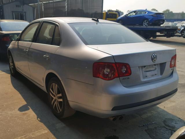 3VWSG71K46M777698 - 2006 VOLKSWAGEN JETTA 2.5 SILVER photo 3