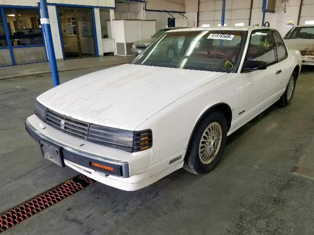 1G3EV11CXKU302543 - 1989 OLDSMOBILE TORONADO T WHITE photo 2