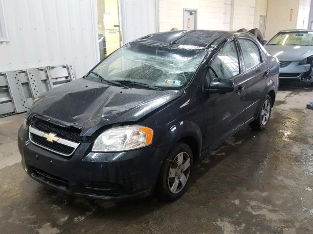 KL1TD5DE5AB134407 - 2010 CHEVROLET AVEO LS BLACK photo 2