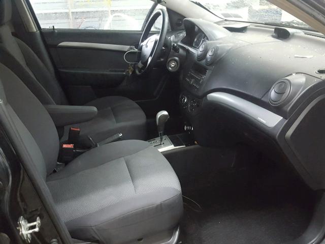 KL1TD5DE5AB134407 - 2010 CHEVROLET AVEO LS BLACK photo 5