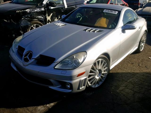 WDBWK73F58F180855 - 2008 MERCEDES-BENZ SLK 55 AMG SILVER photo 2