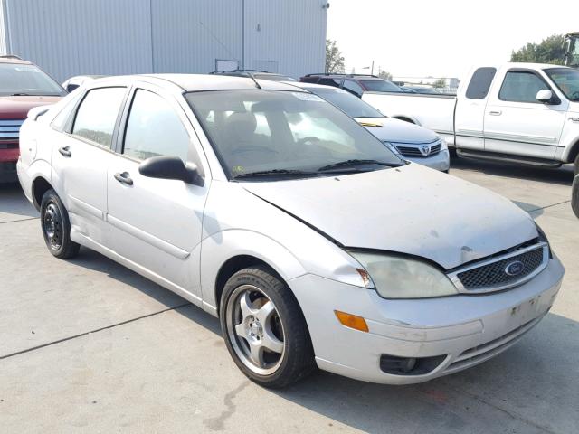 1FAHP34N85W126073 - 2005 FORD FOCUS ZX4 SILVER photo 1