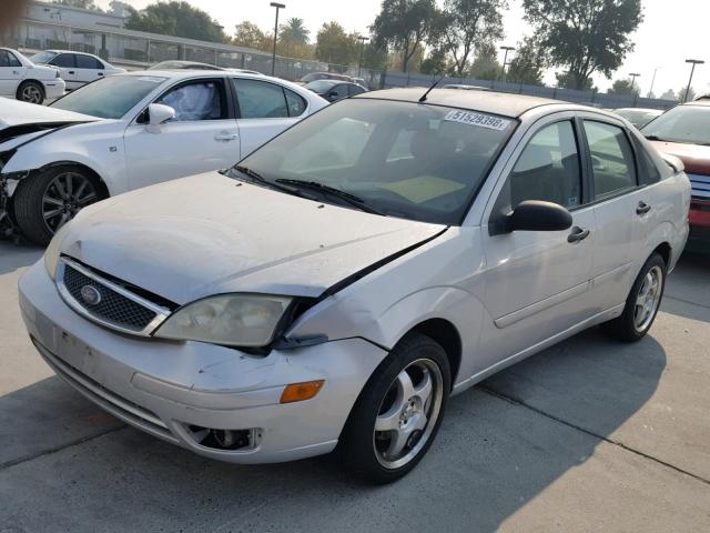 1FAHP34N85W126073 - 2005 FORD FOCUS ZX4 SILVER photo 2