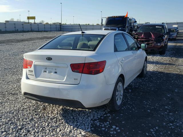 KNAFU4A2XB5331676 - 2011 KIA FORTE EX WHITE photo 4