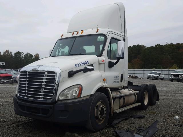 1FUJGBDV2DSBZ4666 - 2013 FREIGHTLINER CASCADIA 1 WHITE photo 2