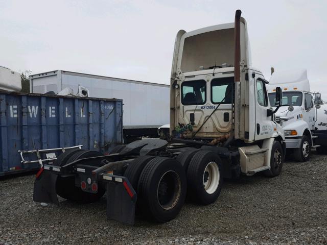 1FUJGBDV2DSBZ4666 - 2013 FREIGHTLINER CASCADIA 1 WHITE photo 4