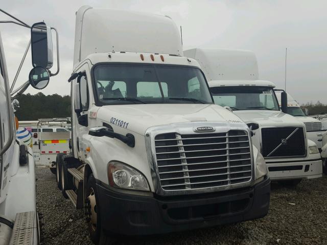 1FUJGBDV9CLBM4579 - 2012 FREIGHTLINER CASCADIA 1 WHITE photo 1