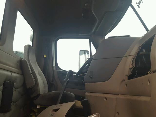 1FUJGBDV9CLBM4579 - 2012 FREIGHTLINER CASCADIA 1 WHITE photo 5