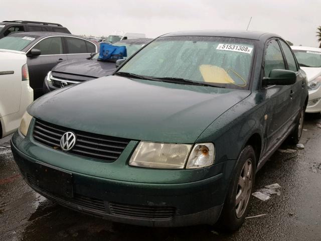 WVWMA23B5YP300823 - 2000 VOLKSWAGEN PASSAT GLS GREEN photo 2