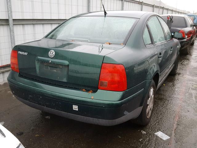 WVWMA23B5YP300823 - 2000 VOLKSWAGEN PASSAT GLS GREEN photo 4