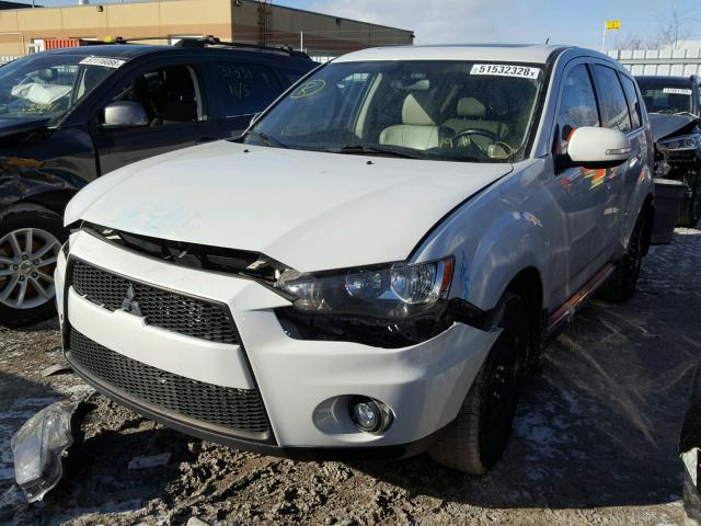 JA4JS4AX0BU037606 - 2011 MITSUBISHI OUTLANDER WHITE photo 2